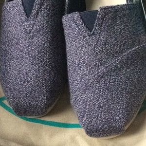 Women’s Toms size 10